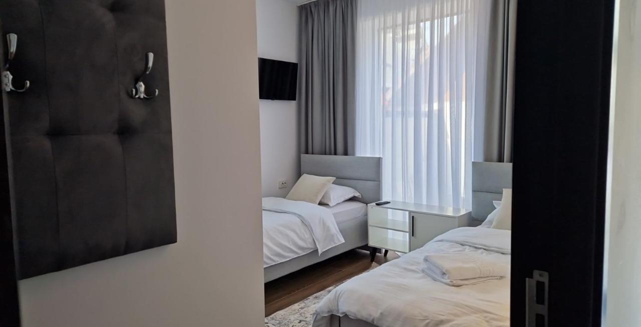 Modern House Hotel Sighetu Marmaţiei Exterior foto